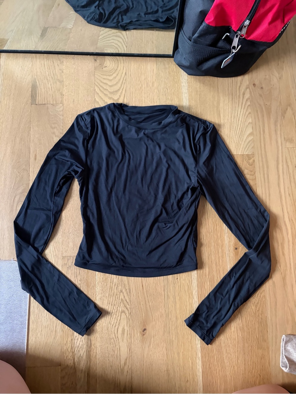 Black cropped long sleeve